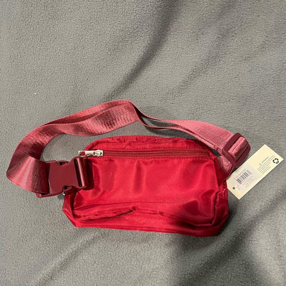 Odiva Crossbody -Burgandy NWT - Picture 2 of 5